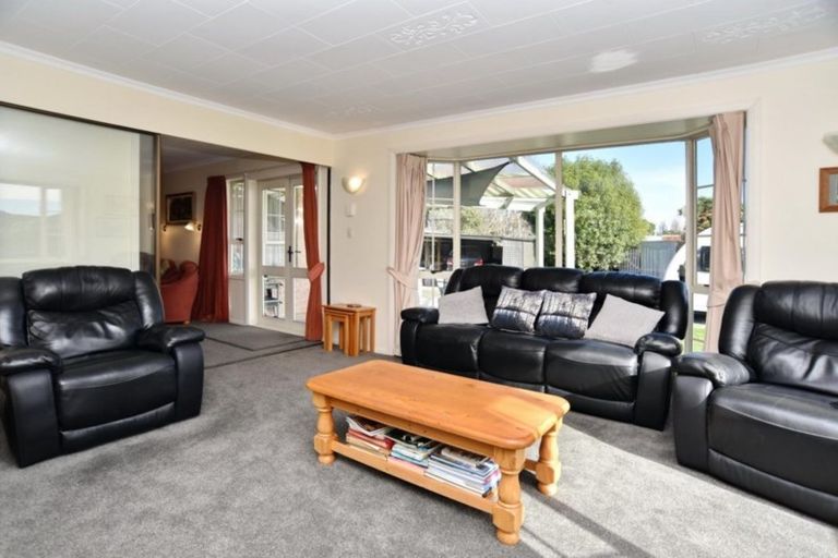 Photo of property in 11 Emlyn Place, Avondale, Christchurch, 8061
