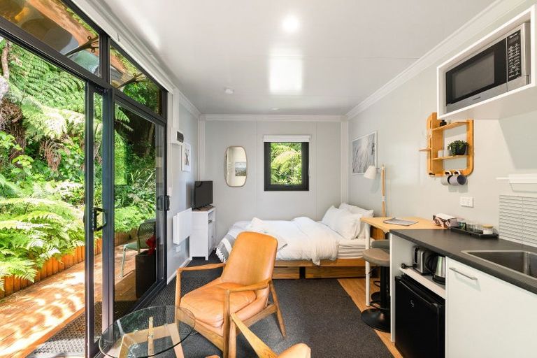 Photo of property in 52 Amapur Drive, Khandallah, Wellington, 6035