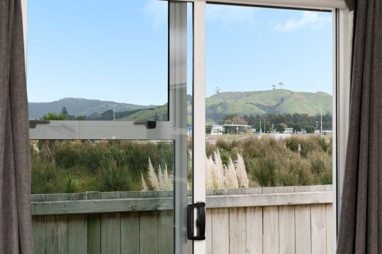 Photo of property in 8 Westhill Lane, Papamoa Beach, Papamoa, 3118