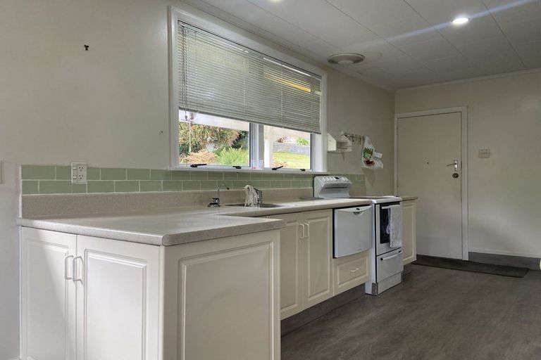 Photo of property in 100 Milton Terrace, Picton, 7220