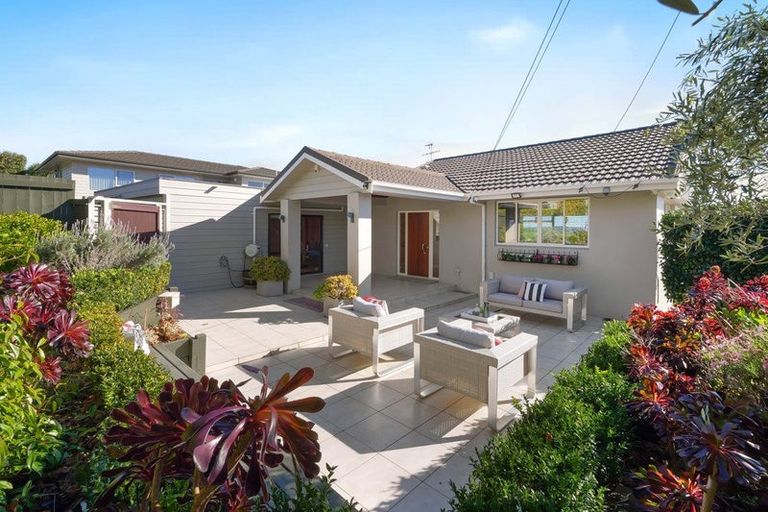 Photo of property in 150 Bleakhouse Road, Mellons Bay, Auckland, 2014