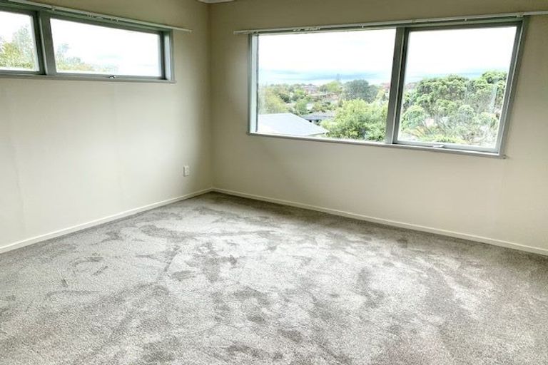 Photo of property in 98 Awaroa Road, Sunnyvale, Auckland, 0612