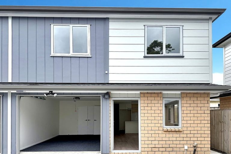 Photo of property in 17c Martin Place, Kelston, Auckland, 0602