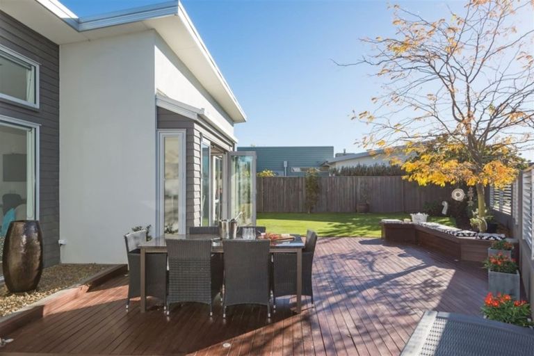 Photo of property in 12 Oakwood Drive, Rangiora, 7400