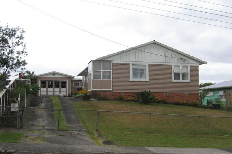 Photo of property in 19 Levesque Street, Birkdale, Auckland, 0626