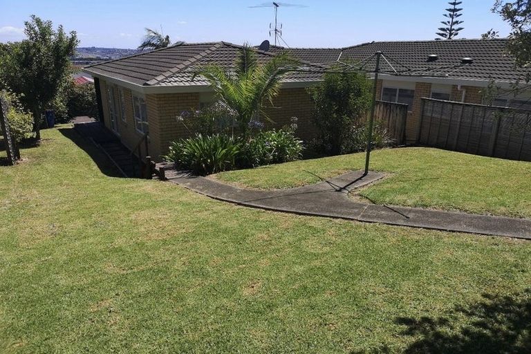Photo of property in 12 Carl Place, Unsworth Heights, Auckland, 0632
