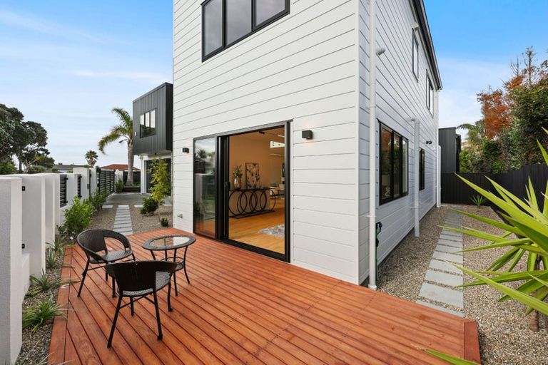 Photo of property in 6a Gulf Crest, Bucklands Beach, Auckland, 2012