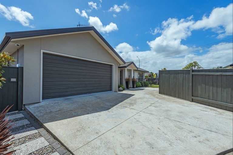 Photo of property in 4 Angelina Way, Kelvin Grove, Palmerston North, 4414