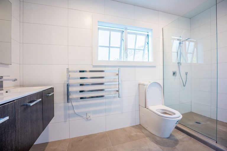 Photo of property in 4a Rata Road, Stanmore Bay, Whangaparaoa, 0932