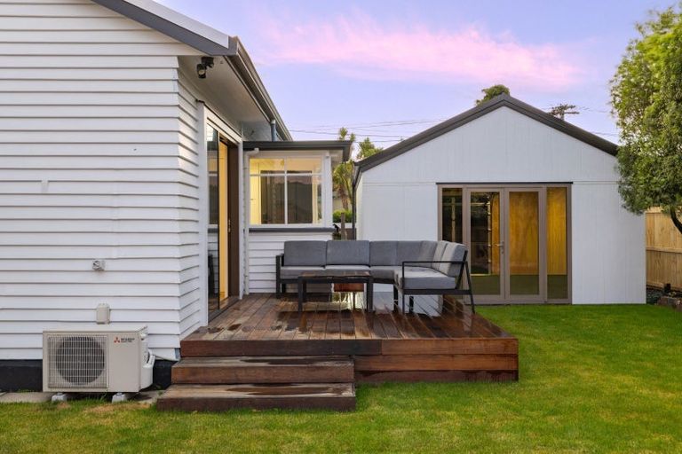 Photo of property in 13 Kowhai Terrace, Saint Martins, Christchurch, 8022