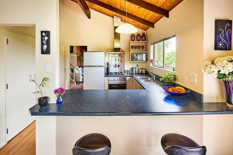 Photo of property in 9 Bushland Grove, Paparangi, Wellington, 6037