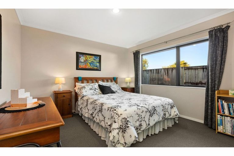 Photo of property in 12 Whitford Place, Rototuna North, Hamilton, 3210