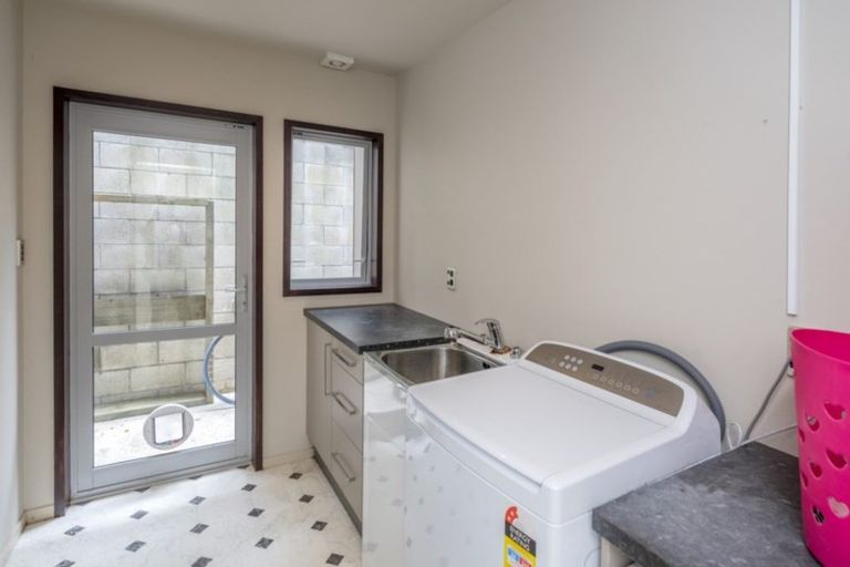 Photo of property in 48 Kotare Street, Waikanae, 5036