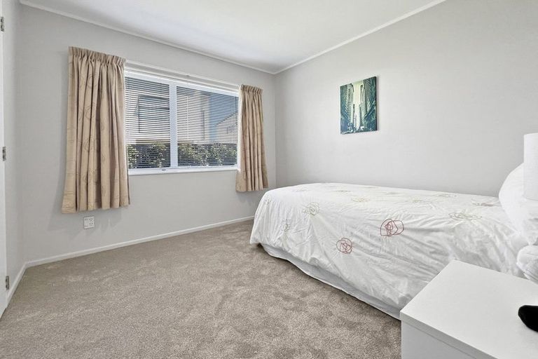 Photo of property in 15 Hocken Place, Mangere Bridge, Auckland, 2022