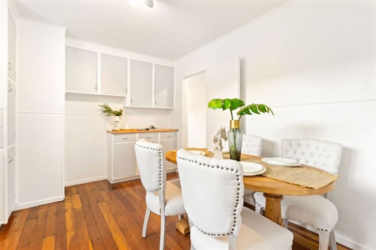 Photo of property in 18 Karamu Street, Te Atatu Peninsula, Auckland, 0610