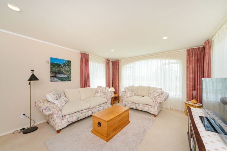 Photo of property in 100 Parnell Heights, Kelvin Grove, Palmerston North, 4414
