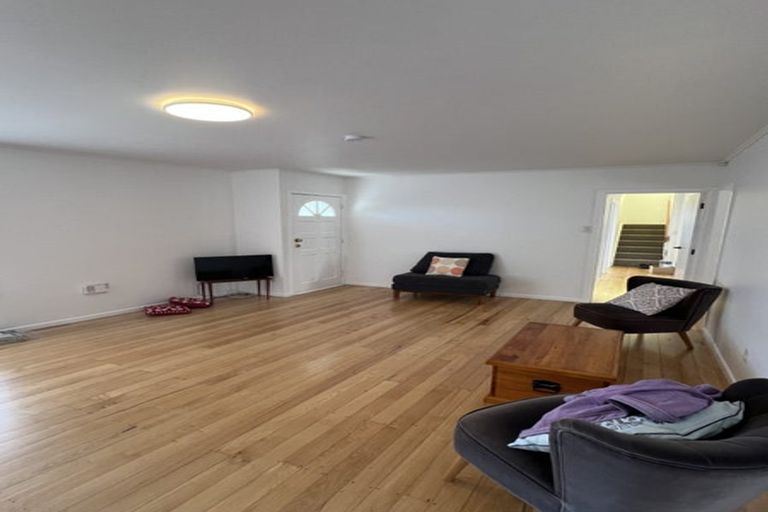 Photo of property in 32 Essex Street, Te Atatu South, Auckland, 0610