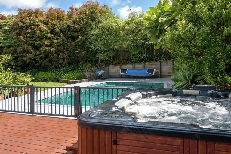 Photo of property in 7 Ramoana Mews, Shelly Park, Auckland, 2014