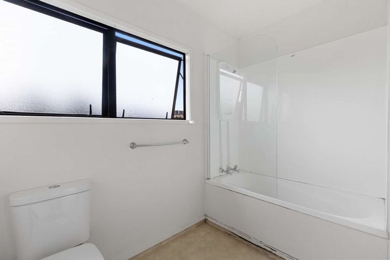 Photo of property in 399b Roscommon Road, Clendon Park, Auckland, 2103