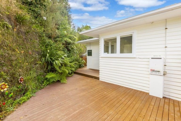 Photo of property in 29 Vista Crescent, Maoribank, Upper Hutt, 5018