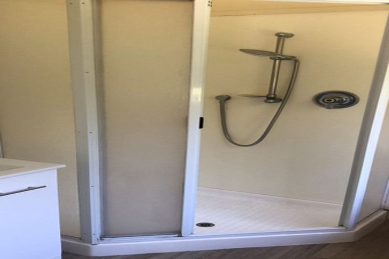 Photo of property in 1/14 Clematis Avenue, Murrays Bay, Auckland, 0630