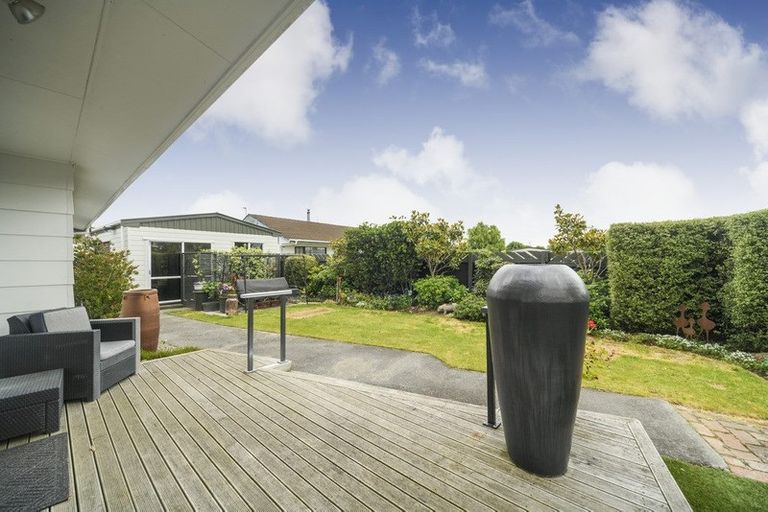 Photo of property in 17 Cargill Grove, Kelvin Grove, Palmerston North, 4414