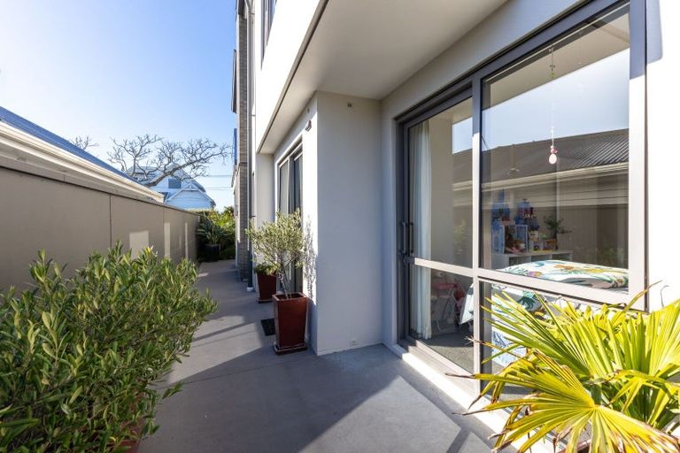 Photo of property in 12 Autere Street, Strandon, New Plymouth, 4312