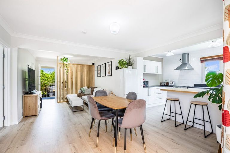 Photo of property in 1b Titoki Street, Te Atatu Peninsula, Auckland, 0610