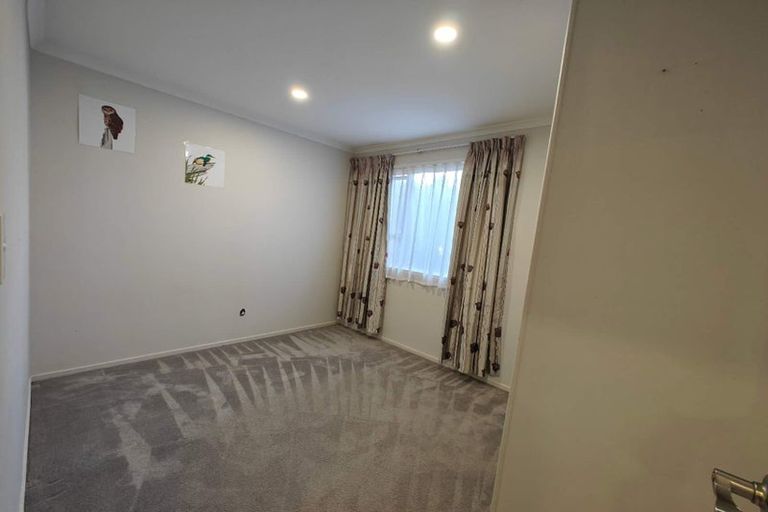 Photo of property in 66 Kaipatiki Road, Glenfield, Auckland, 0629