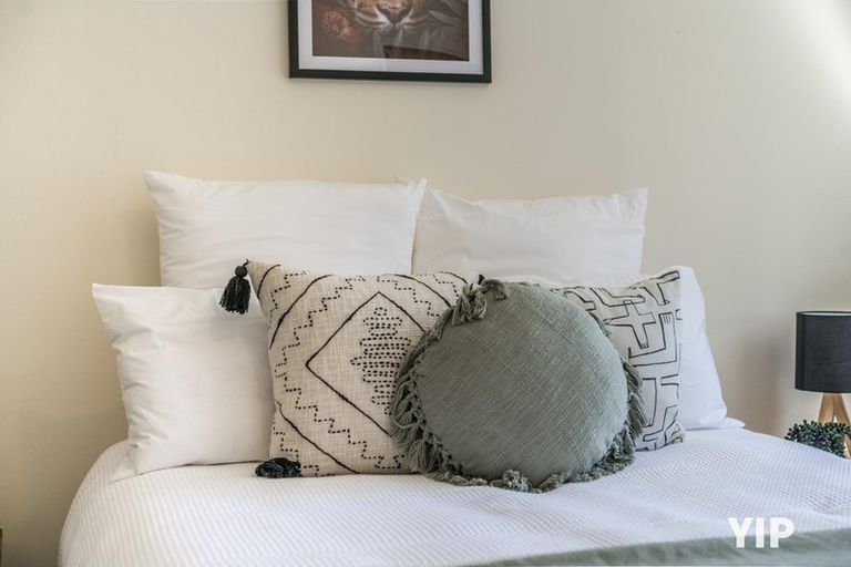 Photo of property in 68 Colchester Crescent, Newlands, Wellington, 6037