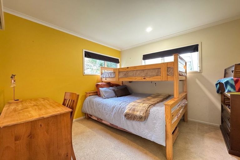 Photo of property in 49 Dress Circle, Newlands, Wellington, 6037