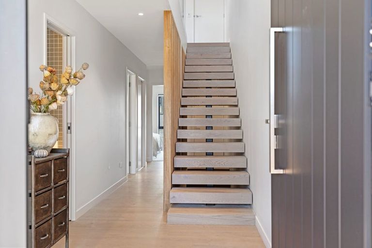 Photo of property in 12 Pitau Road, Mount Maunganui, 3116