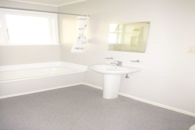 Photo of property in 1/52 Cruickshank Road, Clouston Park, Upper Hutt, 5018