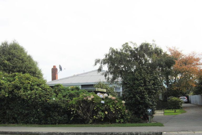 Photo of property in 6b Middlepark Road, Sockburn, Christchurch, 8042