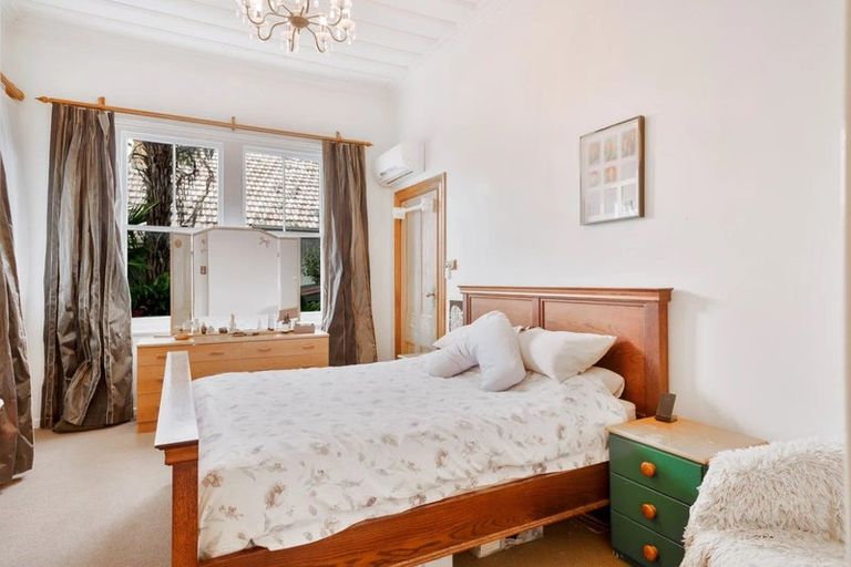 Photo of property in 46 Forest Lake Road, Forest Lake, Hamilton, 3200