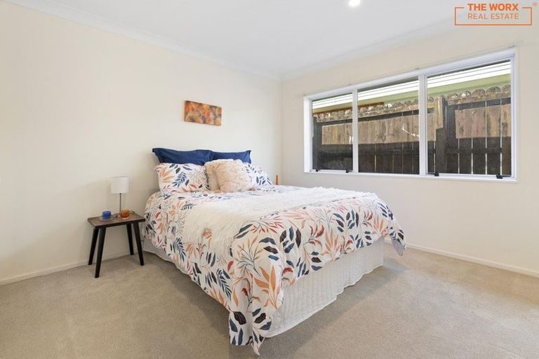 Photo of property in 6 Aristoy Close, Conifer Grove, Takanini, 2112