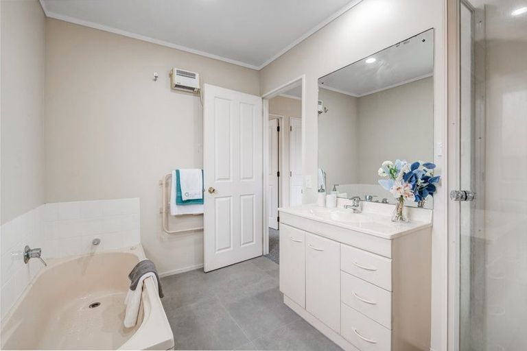 Photo of property in 36 Woodstock Road, Forrest Hill, Auckland, 0620