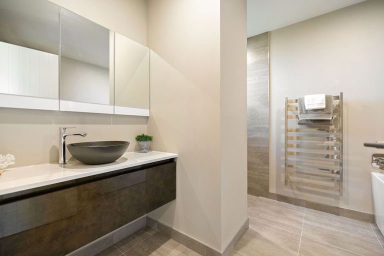 Photo of property in 17 Kerrera Lane, Jacks Point, Queenstown, 9371