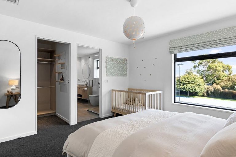 Photo of property in 18 Quarters Place, Halswell, Christchurch, 8025