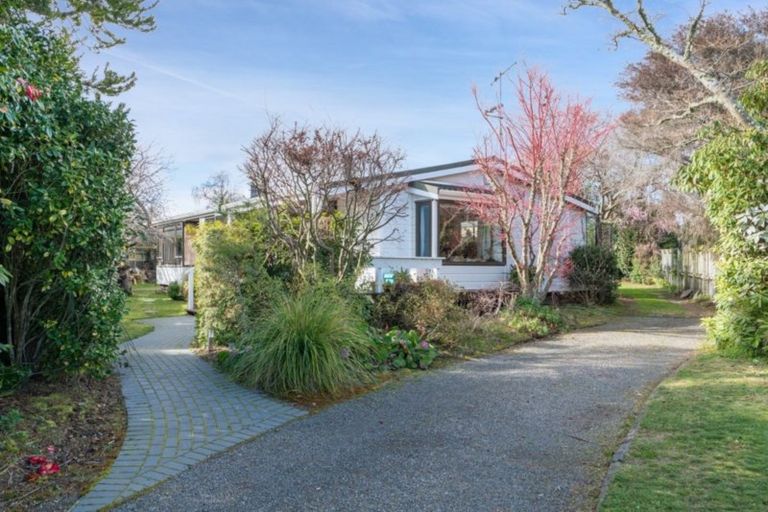 Photo of property in 4 Kathleen Place, Rainbow Point, Taupo, 3330