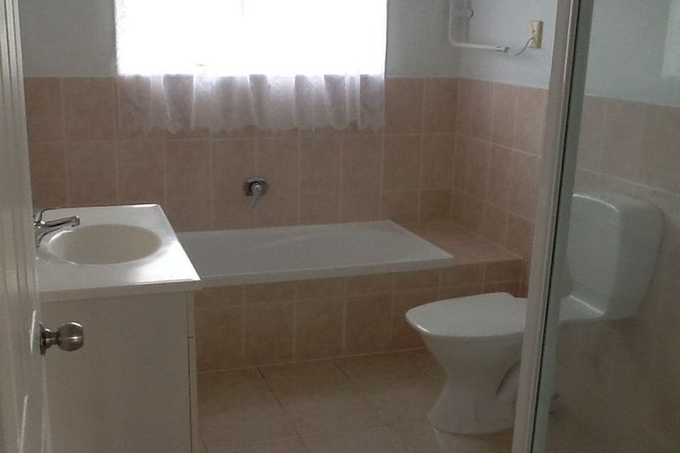 Photo of property in 108 Pitt Avenue, Clendon Park, Auckland, 2103