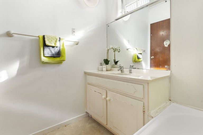 Photo of property in 68a Casuarina Road, Half Moon Bay, Auckland, 2012