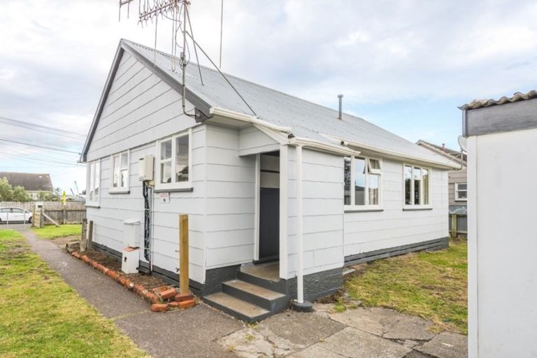 Photo of property in 35 Matipo Street, Castlecliff, Whanganui, 4501