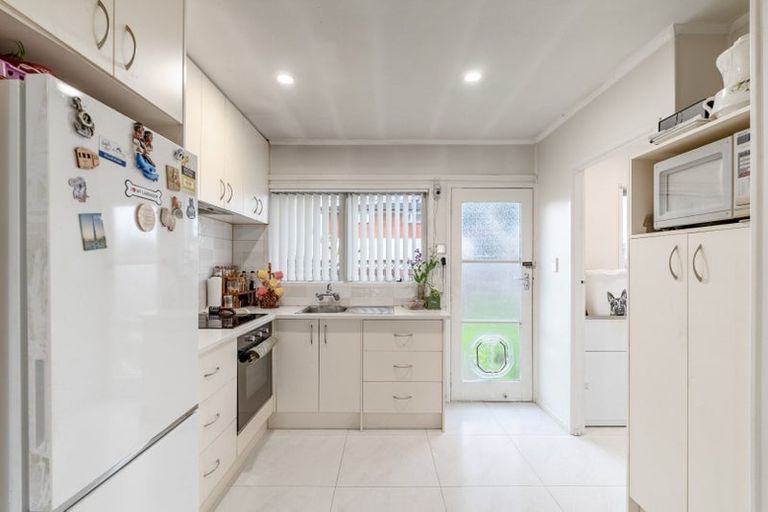 Photo of property in 4/6 Ray Small Drive, Papakura, 2110