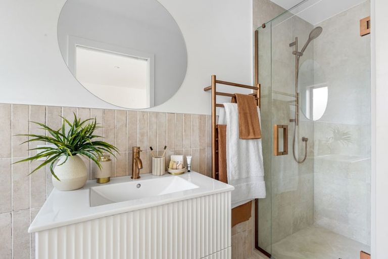 Photo of property in 15a Hamurana Place, Te Atatu Peninsula, Auckland, 0610