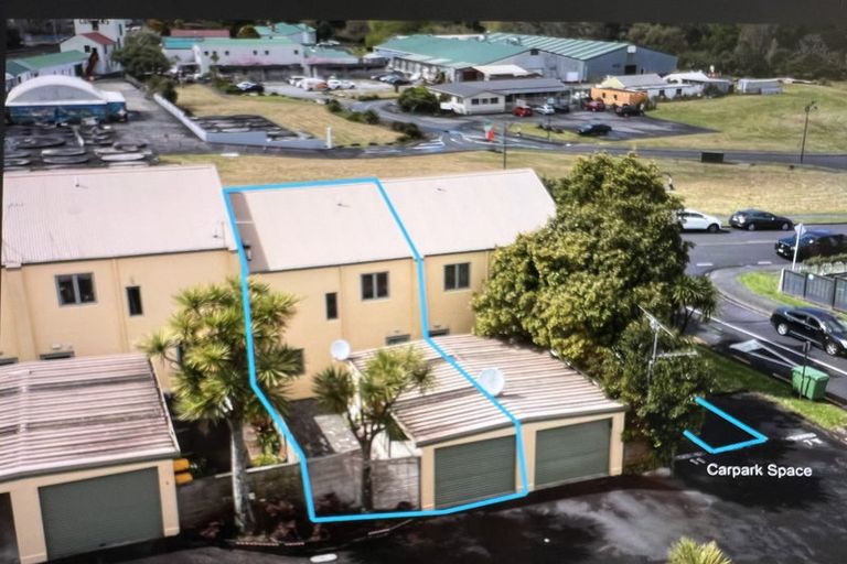 Photo of property in 9 Mt Lebanon Lane, Henderson, Auckland, 0612