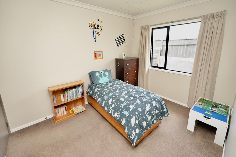 Photo of property in 32 Rosalie Terrace, Kelvin Grove, Palmerston North, 4414