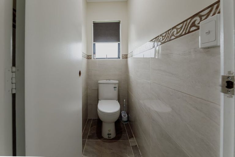 Photo of property in 17 Dungarvon Place, Clendon Park, Auckland, 2103