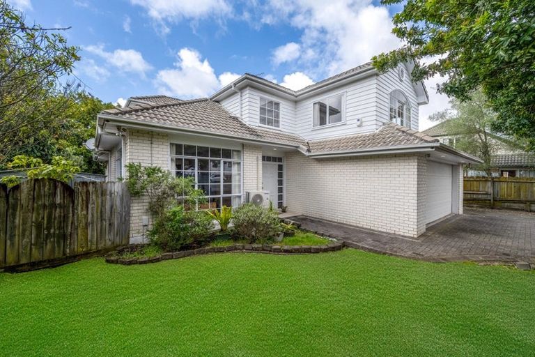 Photo of property in 198 Botany Road, Botany Downs, Auckland, 2010