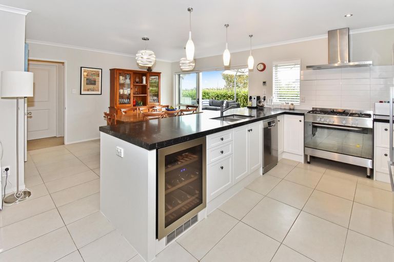 Photo of property in 12 Springcrest Drive, Karaka, Papakura, 2113